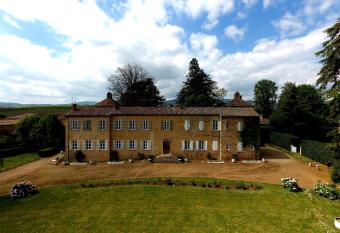 Ch  teau de Colombier allows 18 year olds to book a room