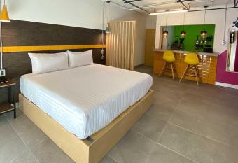 The Host Business Suites at WTC has Balcony rooms