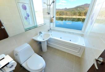 Moonlight Blue Pension has rooms with a private hot tub