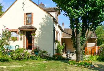 Maison de 2 chambres avec jardin clos et wifi a Villeuneuve sur Yonne has Balcony rooms
