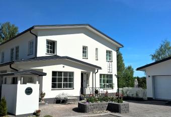Villa Jokivarsi Bed & Breakfast allows 18 year olds to book a room