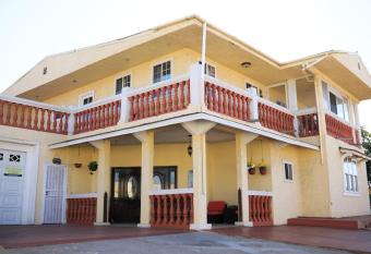 Playa Hermosa Inn at the beach allows 18 year olds to book a room