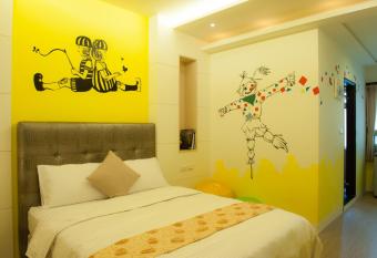 Go Go Fun has Balcony rooms