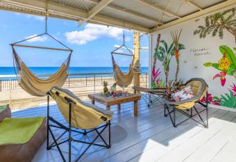 House Kona has rooms with a private hot tub