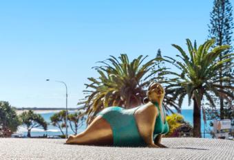 Alex Headland Beachfront allows 18 year olds to book a room