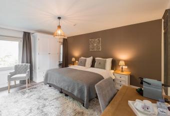 Charmehotel Klokkenhof allows 18 year olds to book a room