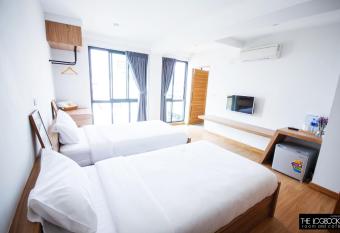 The LogBook Room and Cafe  has Balcony rooms