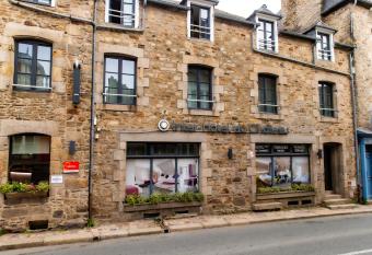 H  tel du Ch  teau Dinan - Originals Boutique allows 18 year olds to book a room