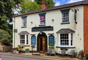 The Lampet Arms has Balcony rooms