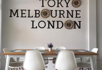 DKaYa Hostel has Balcony rooms