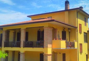 Il girasole has Balcony rooms