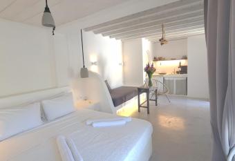 Bella Alba has Balcony rooms