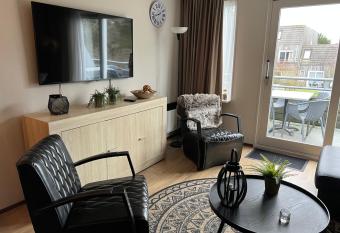 Appartement Ut & Thus, Resort Amelander Kaap allows 18 year olds to book a room