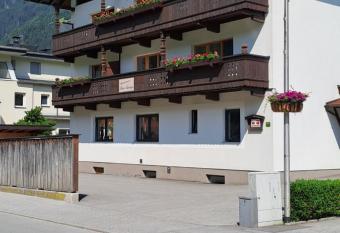 Haus Florian has Balcony rooms