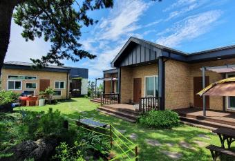 Wind Jeju Cafe & Pension has Balcony rooms