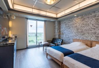 Hotel Sunset Terrace allows 18 year olds to book a room