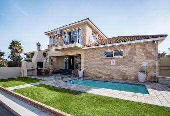 King Guest Lodge has Balcony rooms