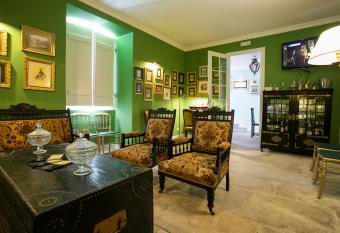 Pal  cio de Sintra Boutique House allows 18 year olds to book a room