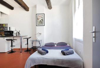 Appartement le Platane allows 18 year olds to book a room
