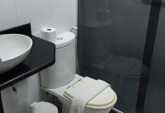 3 Quartos - Piscina perto da Praia has rooms with a private hot tub