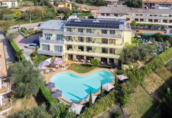 Hotel Alessandra has Balcony rooms