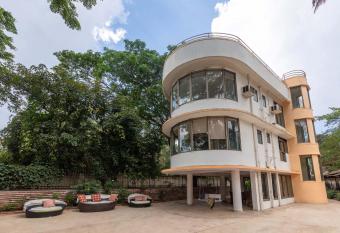 The Boulevard by StayVista - A city-center villa boasting a private plunge pool, Jacuzzi & a revitalizing rain shower allows 18 year olds to book a room