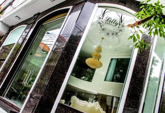 Lilly Hotel allows 18 year olds to book a room