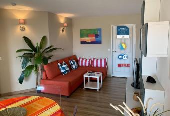 Les Pins Maritimes allows 18 year olds to book a room