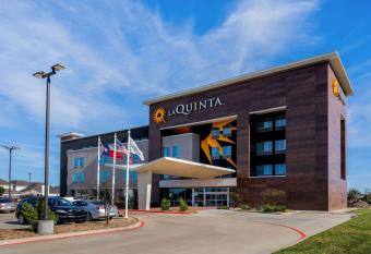 La Quinta Inn & Suites by Wyndham Houston Cypress allows 18 year olds to book a room