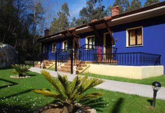 Apartamentos Rurales Les Mestes allows 18 year olds to book a room