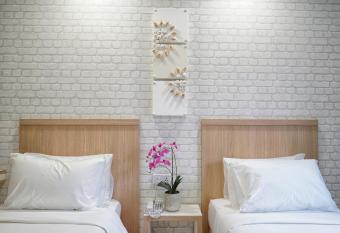 LightHouse Hotel & ShortStay @ Damansara Uptown allows 18 year olds to book a room