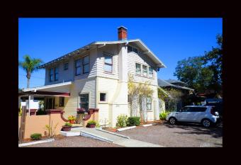 Park Place Inn and Cottages has Balcony rooms