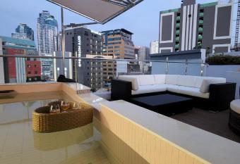 Denbasta Central Hotel Seomyeon has rooms with a private hot tub