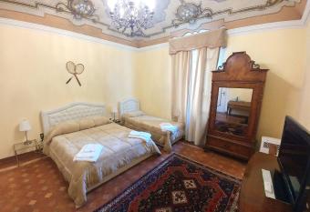 Bresbot B&B has rooms with a private hot tub