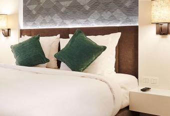 Keizershof Hotel Aalst has rooms with a private hot tub