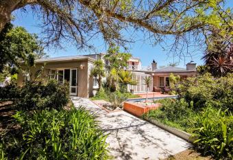 Erinvale Garden cottage allows 18 year olds to book a room