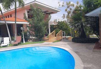 Casa Aly has rooms with a private hot tub