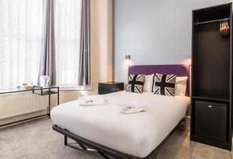 Hellenic Hotel by Saba allows 18 year olds to book a room