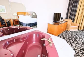Empire Suites has rooms with a private hot tub