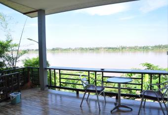 The Rim Riverside Guest House has Balcony rooms