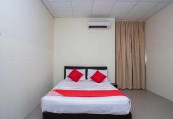 OYO 586 My Residence allows 18 year olds to book a room