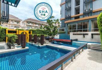 The Grass Serviced Suites has Balcony rooms