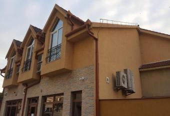 Vila Gardenia allows 18 year olds to book a room