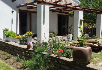Collett House and Lavender Cottage has Balcony rooms