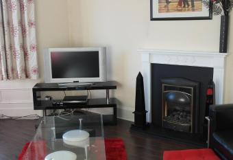 Robert The Bruce Apartment allows 18 year olds to book a room