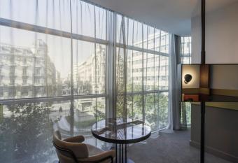 Hotel Col  n Centro allows 18 year olds to book a room