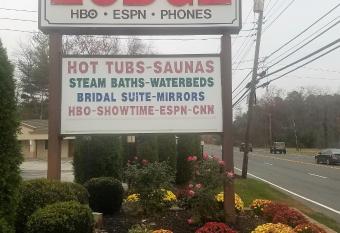 Travelers Lodge has Smoking rooms