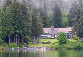 Lake Quinault Lodge has Balcony rooms