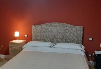 B&B villamariascauri allows 18 year olds to book a room