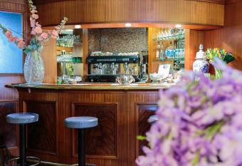 Hotel Il Telegrafo allows 18 year olds to book a room